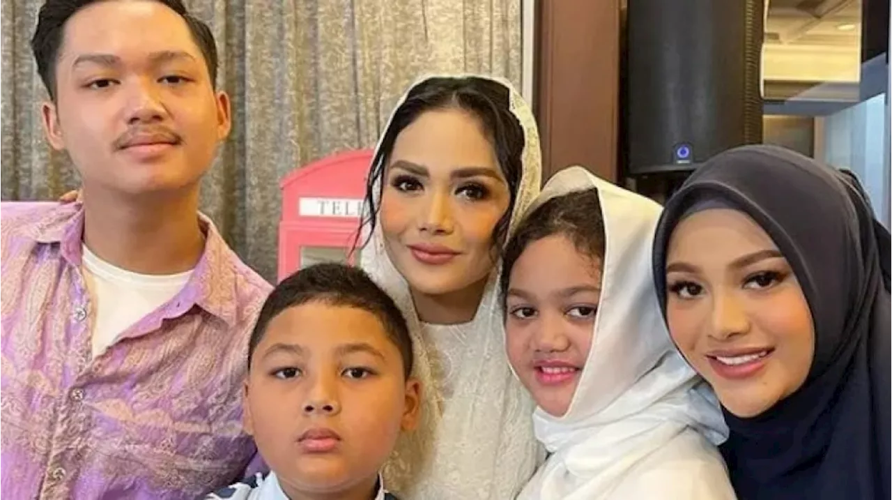 Anak-anak KD dan Raul Berlibur Bersama, Netizen Akui Kedekatannya