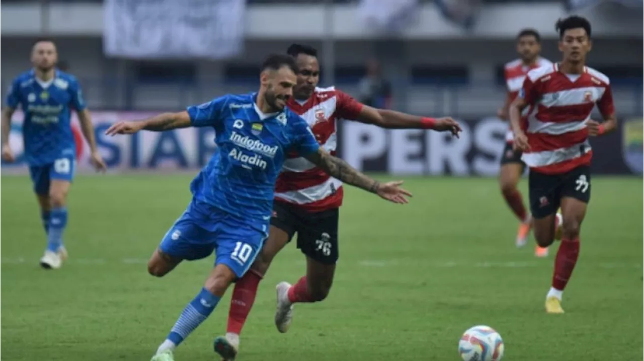 Pemain Persib Tyronne del Pino Ingin Raih Poin Penuh dari Solo