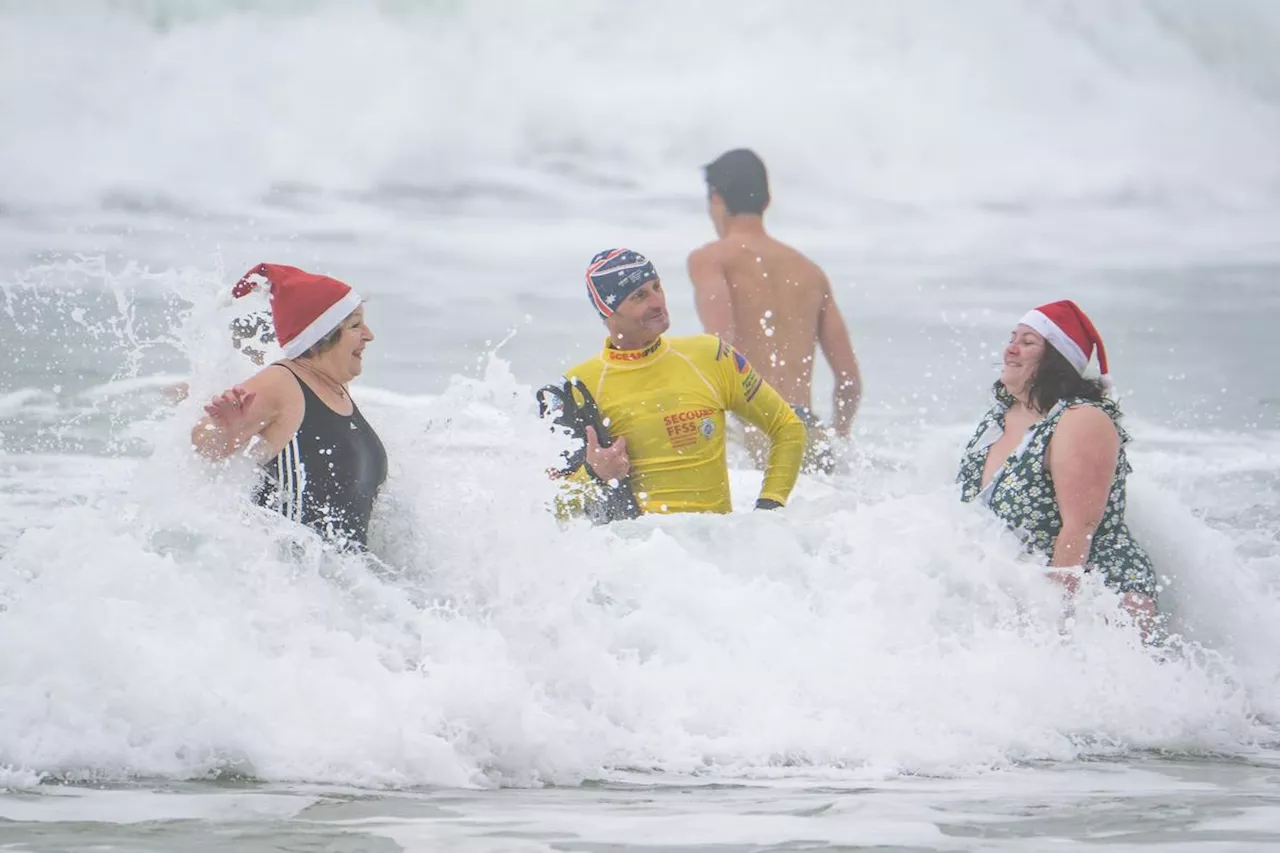 Bain de Noël à Mimizan : Cent courageux bravent les eaux glaciales