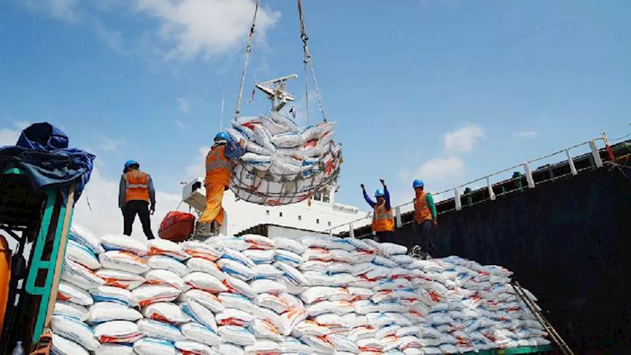 SPMT Belawan Bongkar 176.882 Ton Beras Bulog untuk Nataru Sumut