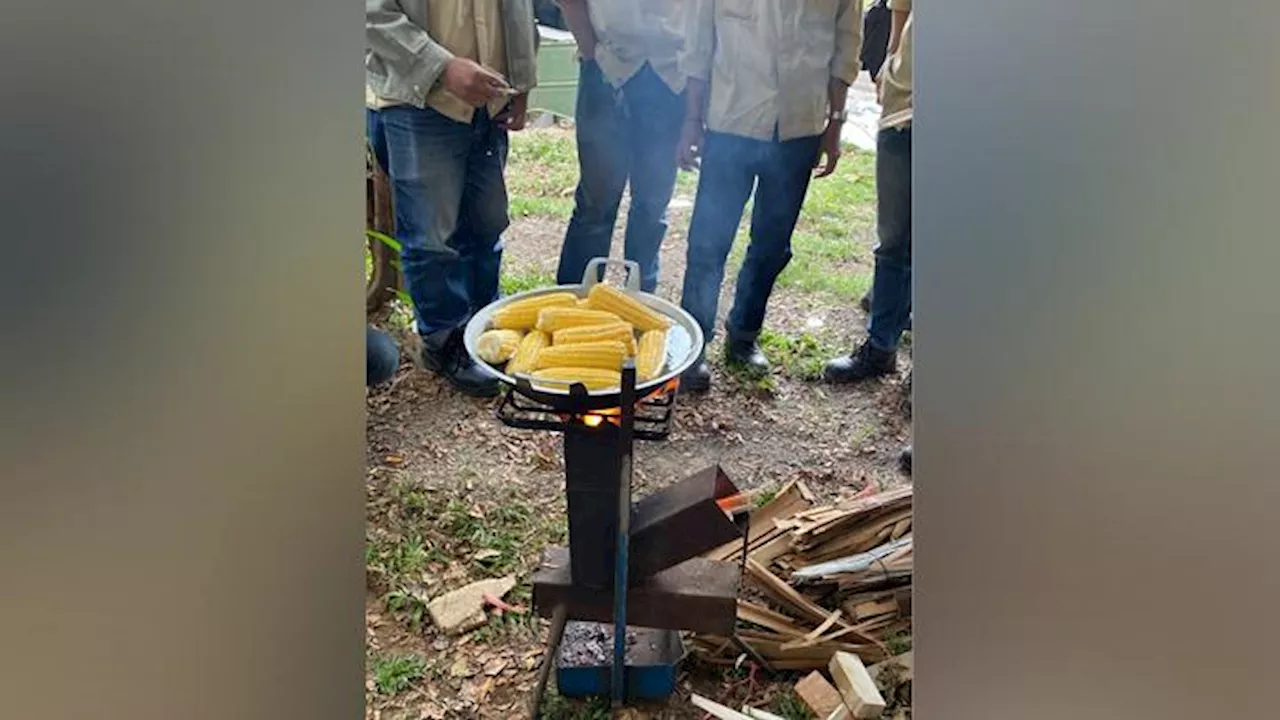 Warga Sukamandi Antusias Membuat Kompor Roket