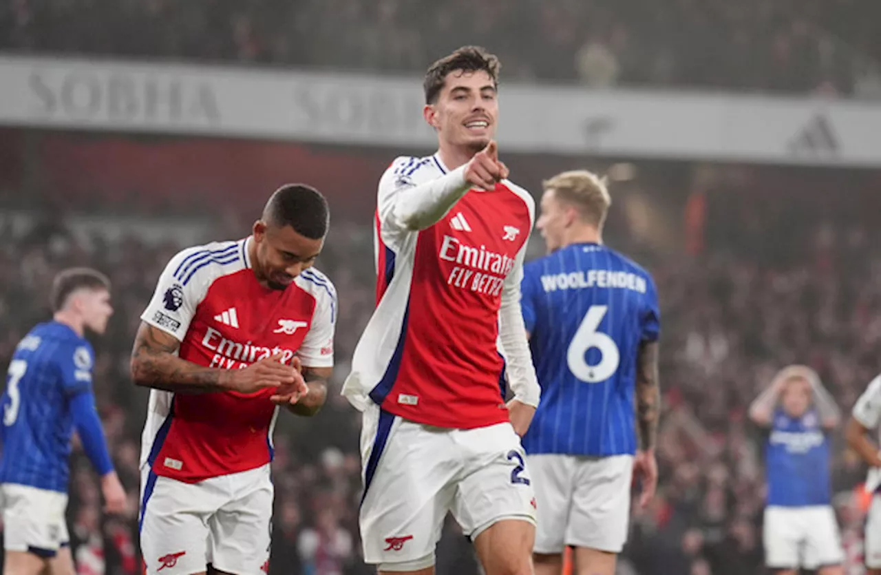 Arsenal Beat Ipswich to Move into Second Place