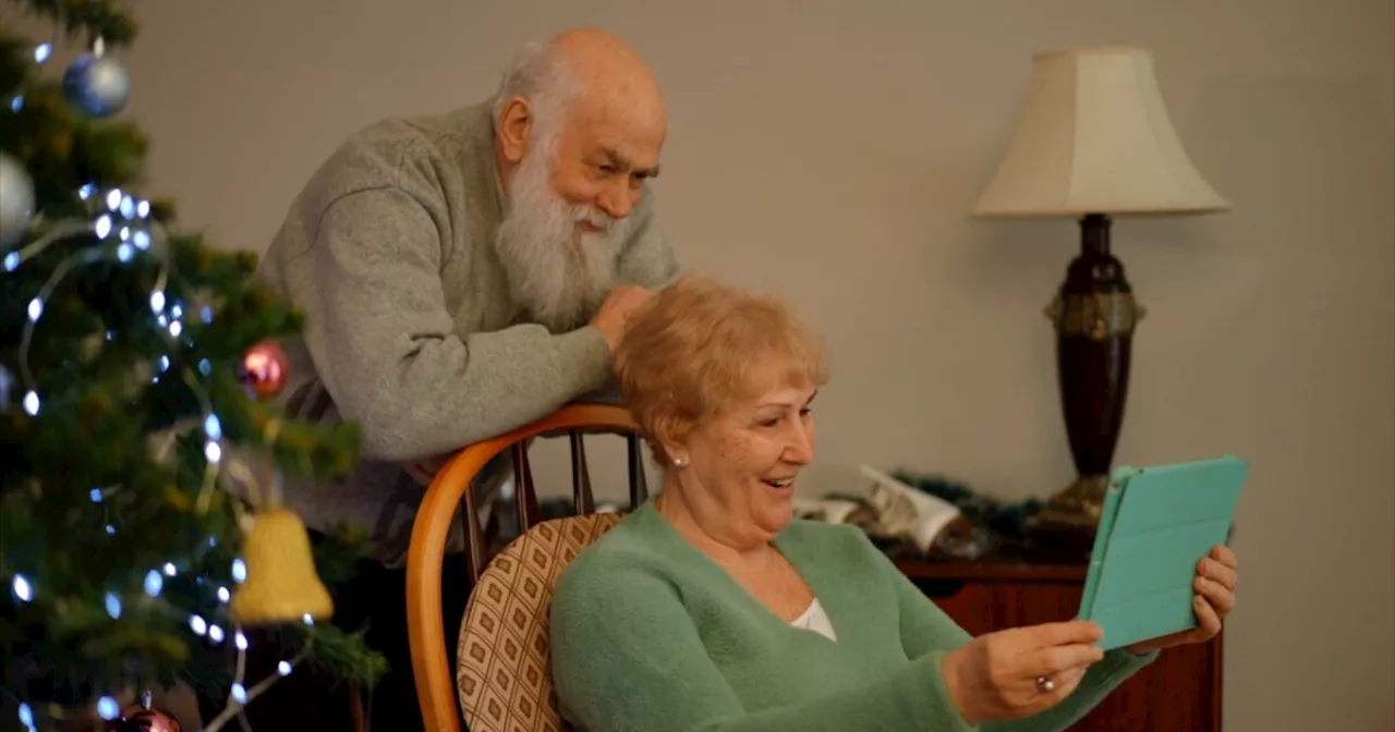 Alzheimer's Advocates Urge Hoosiers to Check on Loved Ones During Holidays