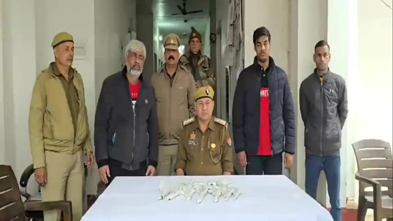 इनामी हथियार तस्कर रिज़वान अंसारी पर खुर्जा में पुलिस ने कार्रवाई की