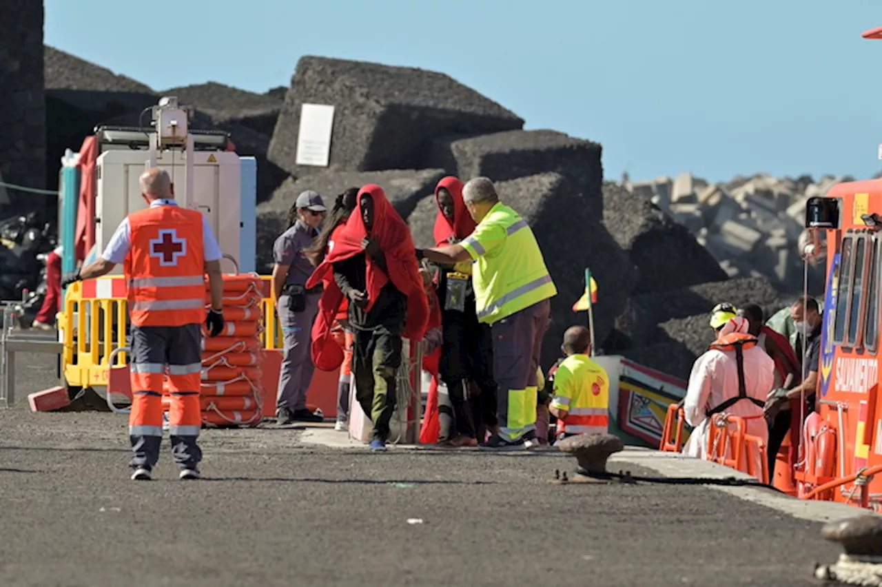 Decine di immigrati salvati al largo delle Isole Canarie