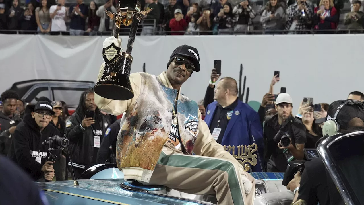 Snoop's game: Snoop Dogg thrills the crowd in the bowl that bears his name