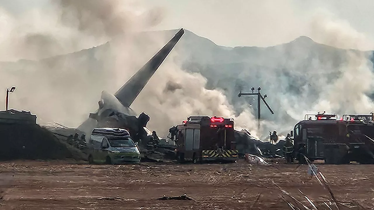 Avião da Jeju Air Cai no Aeroporto de Muan: Busca por Caixas Pretas