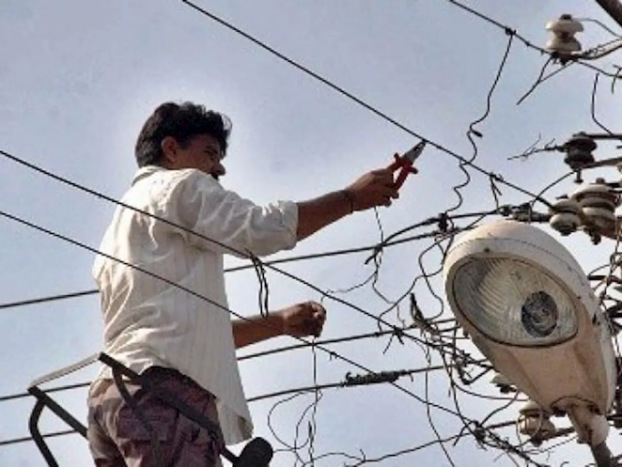 لاہور میں بجلی چوری پر حملہ کرنے والے ملزم کے خلاف مقدمہ درج