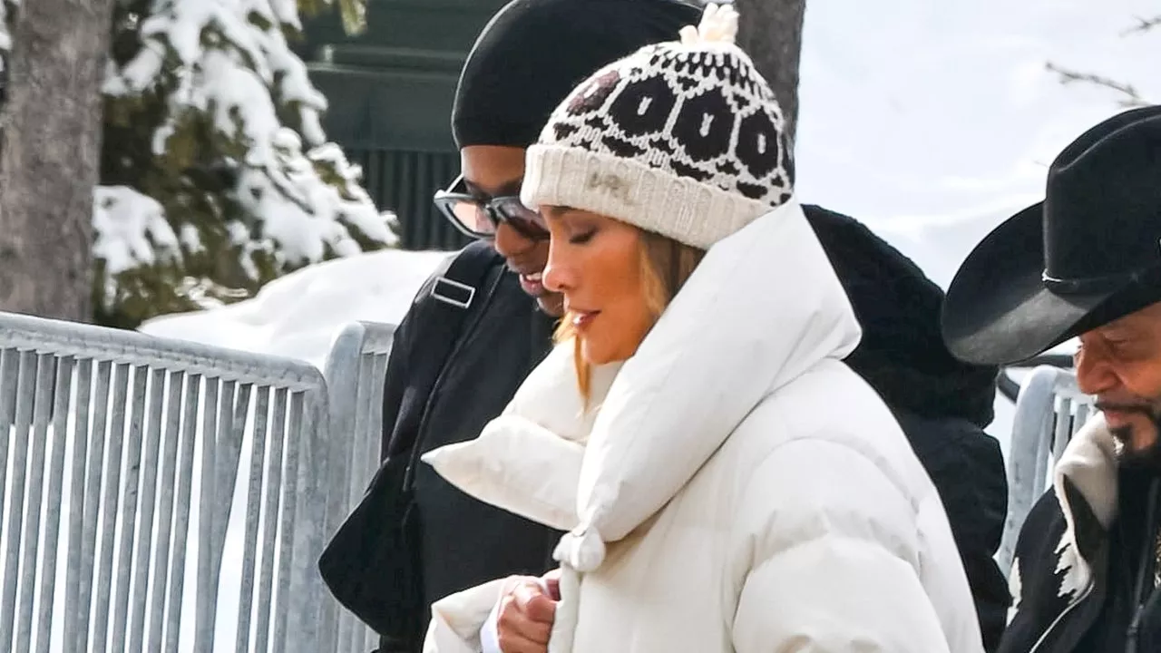 Jennifer Lopez's Aspen Vacation Fashion: A Winter Style Guide for Short Girls