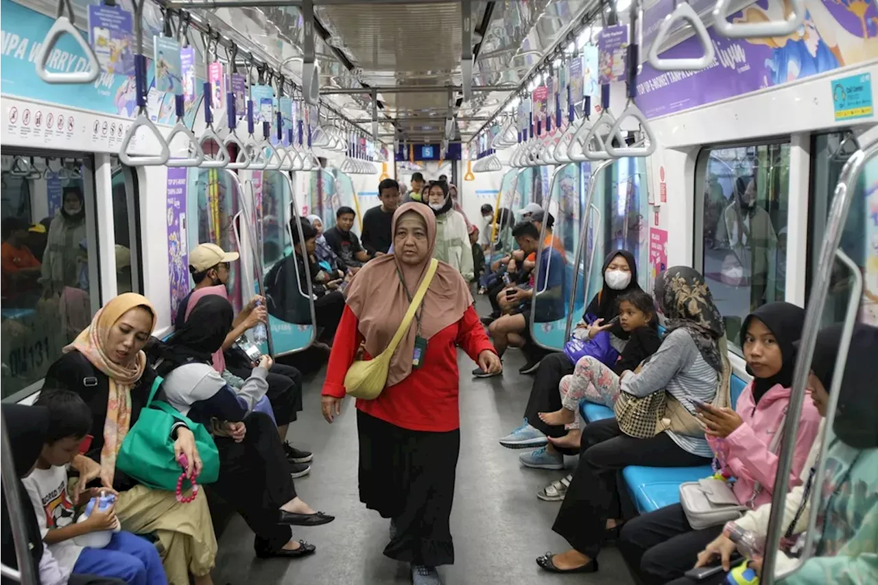 Ledakan Penumpang di Malam Tahun Baru, Siapkah Angkutan Umum Jakarta?