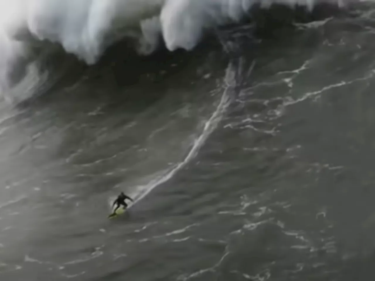 Sebastian Steudtner: Il Surfista che Dominate le Onde Giganti