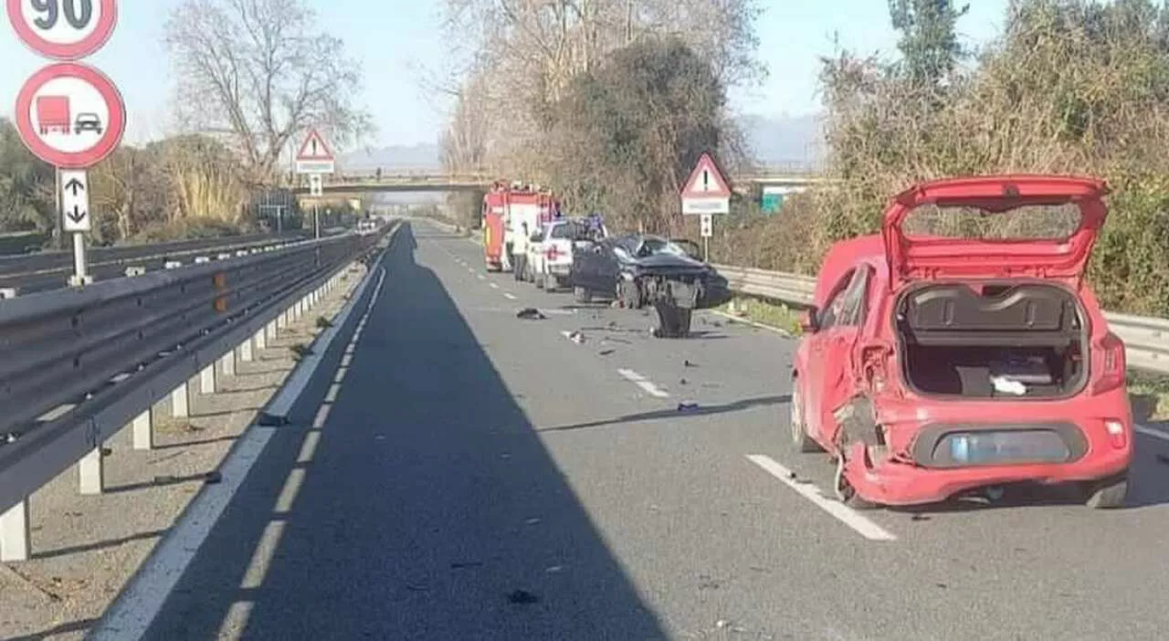 Viareggio, incidente mortale per mamma e figlia di 11 anni: scontro tra due auto sull'Aurelia. Altri due bimbi