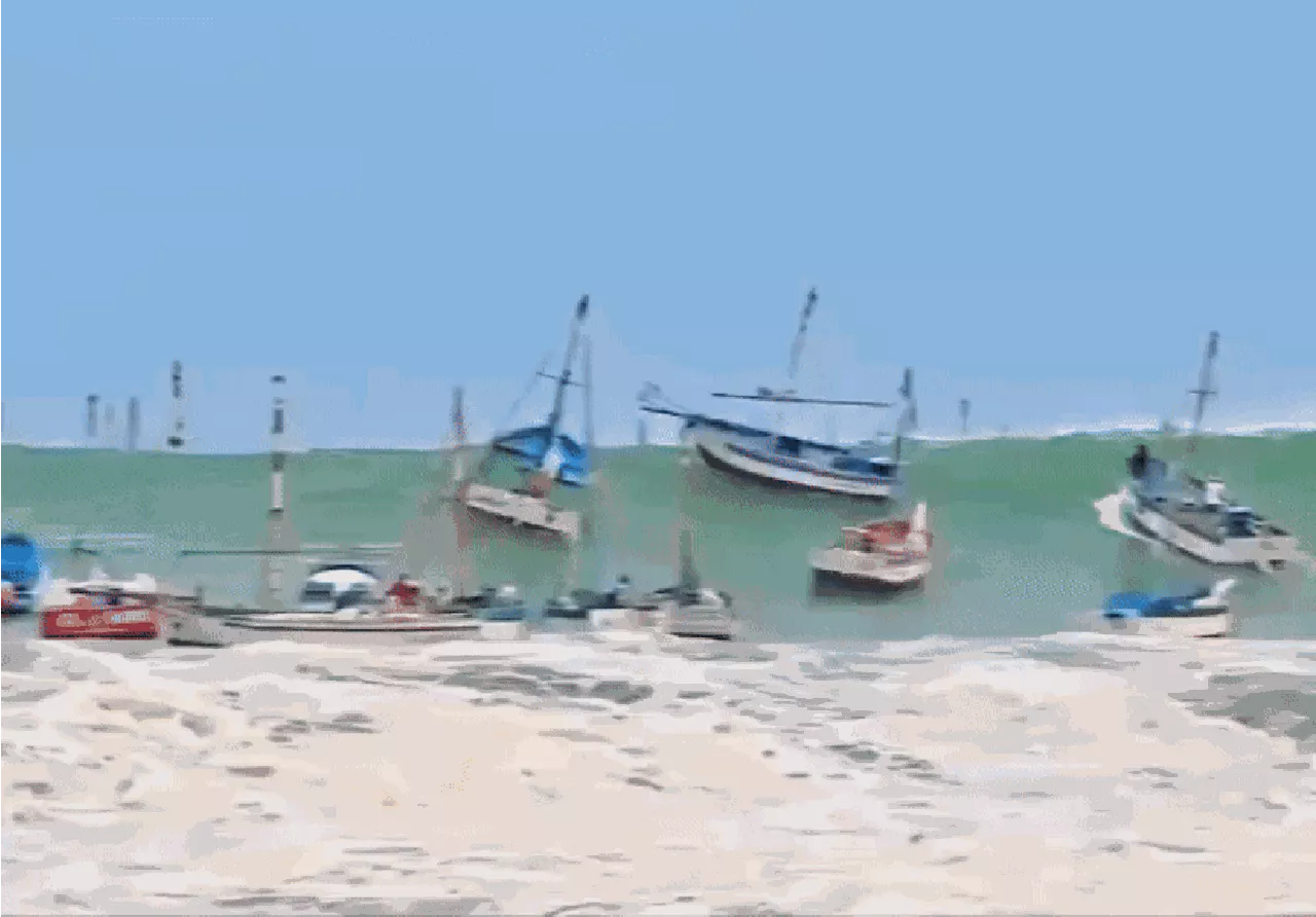 Ondas Gigantes Deixam Pelo Menos Um Morto no Equador e Fechado Mais de 90 Portos no Peru