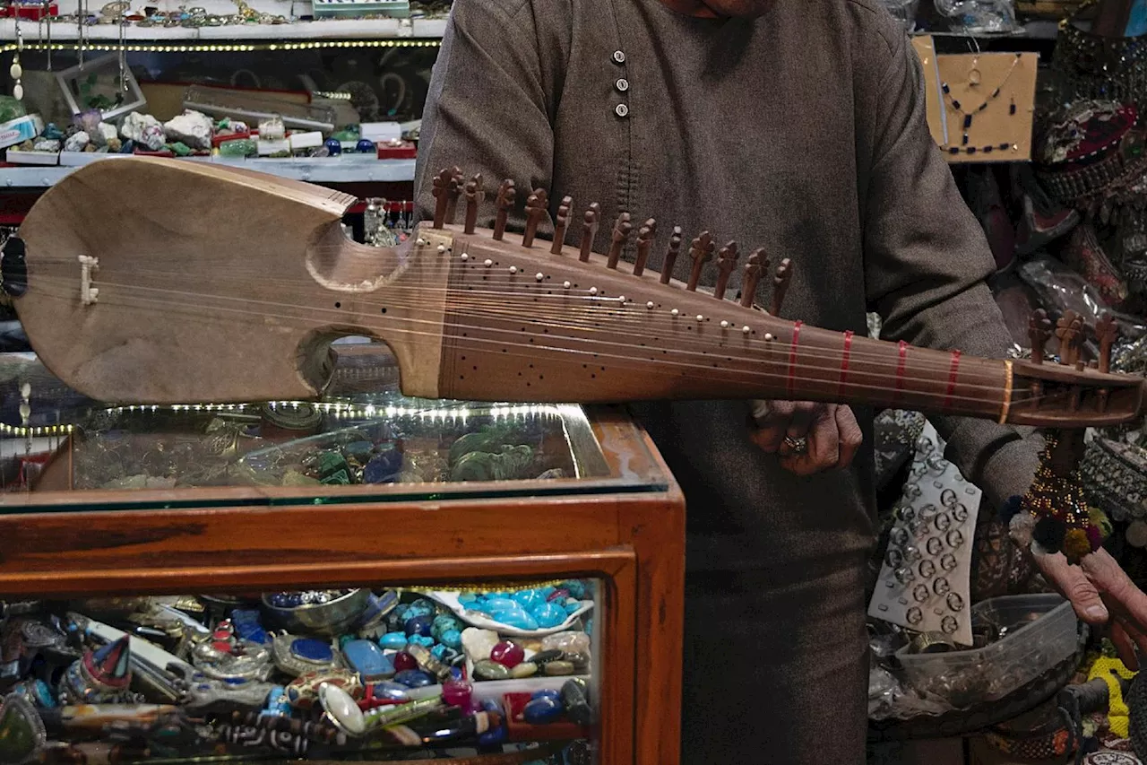 En Afghanistan, un artisan refuse de taire le rubab malgré les talibans