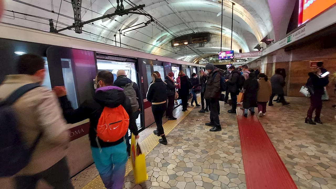 Incendio vicino Villa Borghese Chiude Stazioni della Metro a Roma