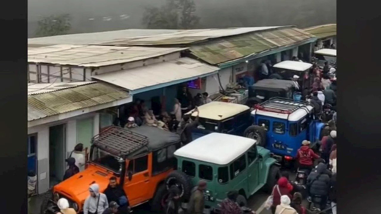 Kemacetan Mengular di Gunung Bromo saat Libur Natal