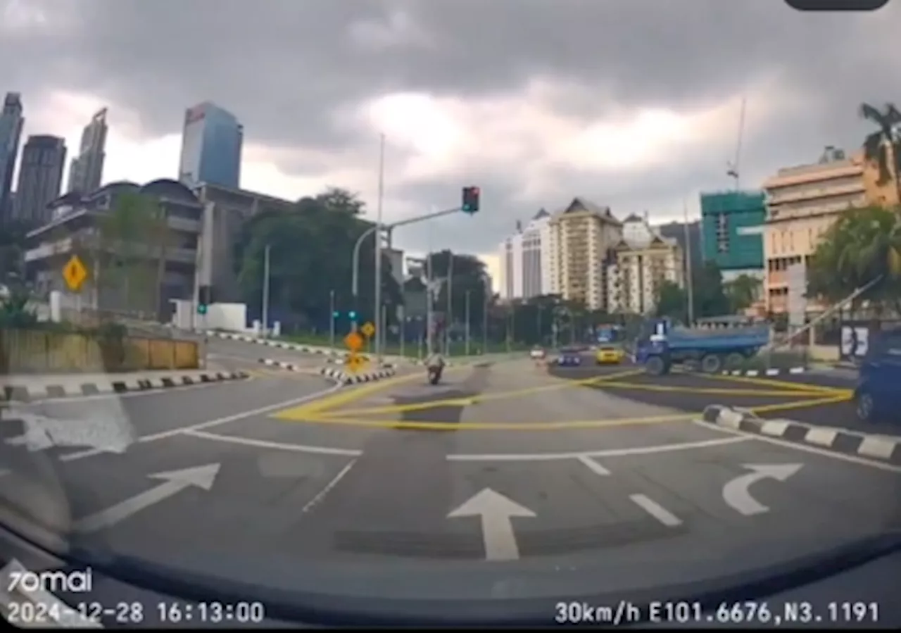 Driverless Lorry Rolls Back, Hits Pole Near TNB Headquarters