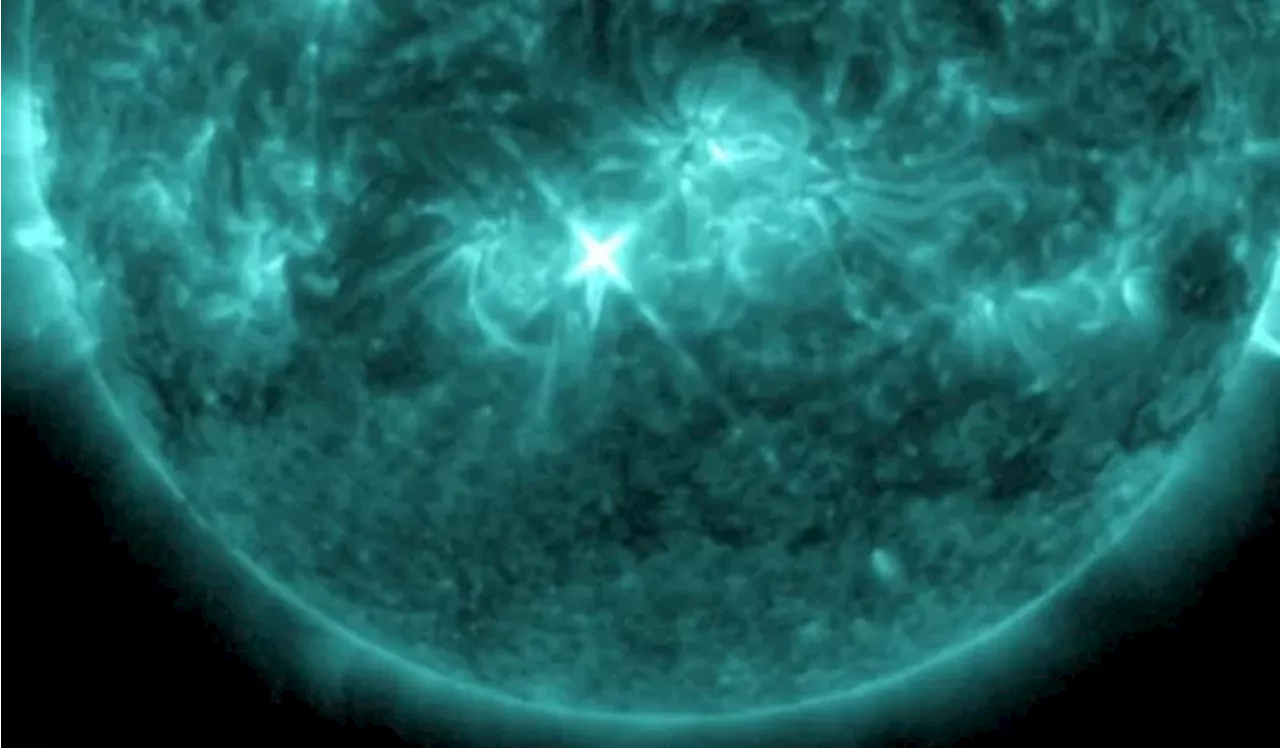 Matahari Emisi Empat Solar Flare Hari Natal