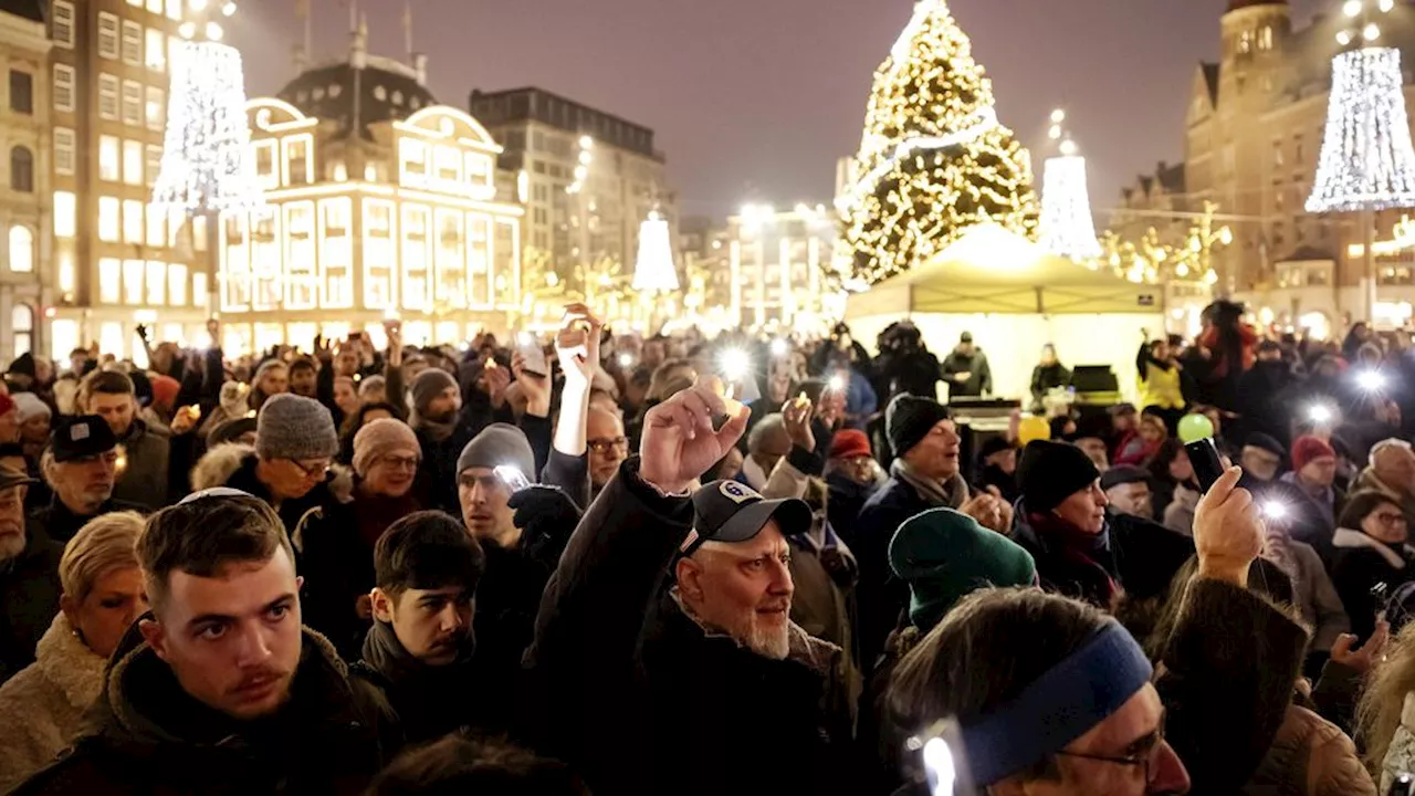 Honderden mensen op de Dam voor viering joods feest Chanoeka