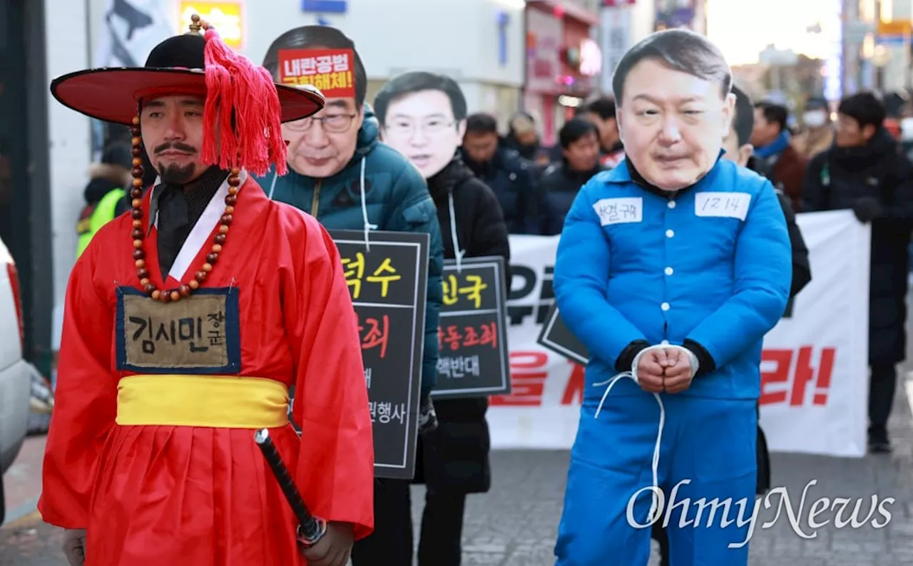 진주 시민, 윤석열 즉각 구속‧파면 요구 거리 행진