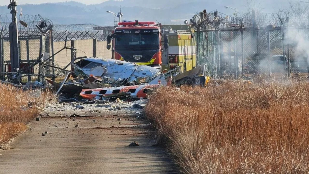 Al menos 23 personas mueren en accidente de avión en Corea del Sur