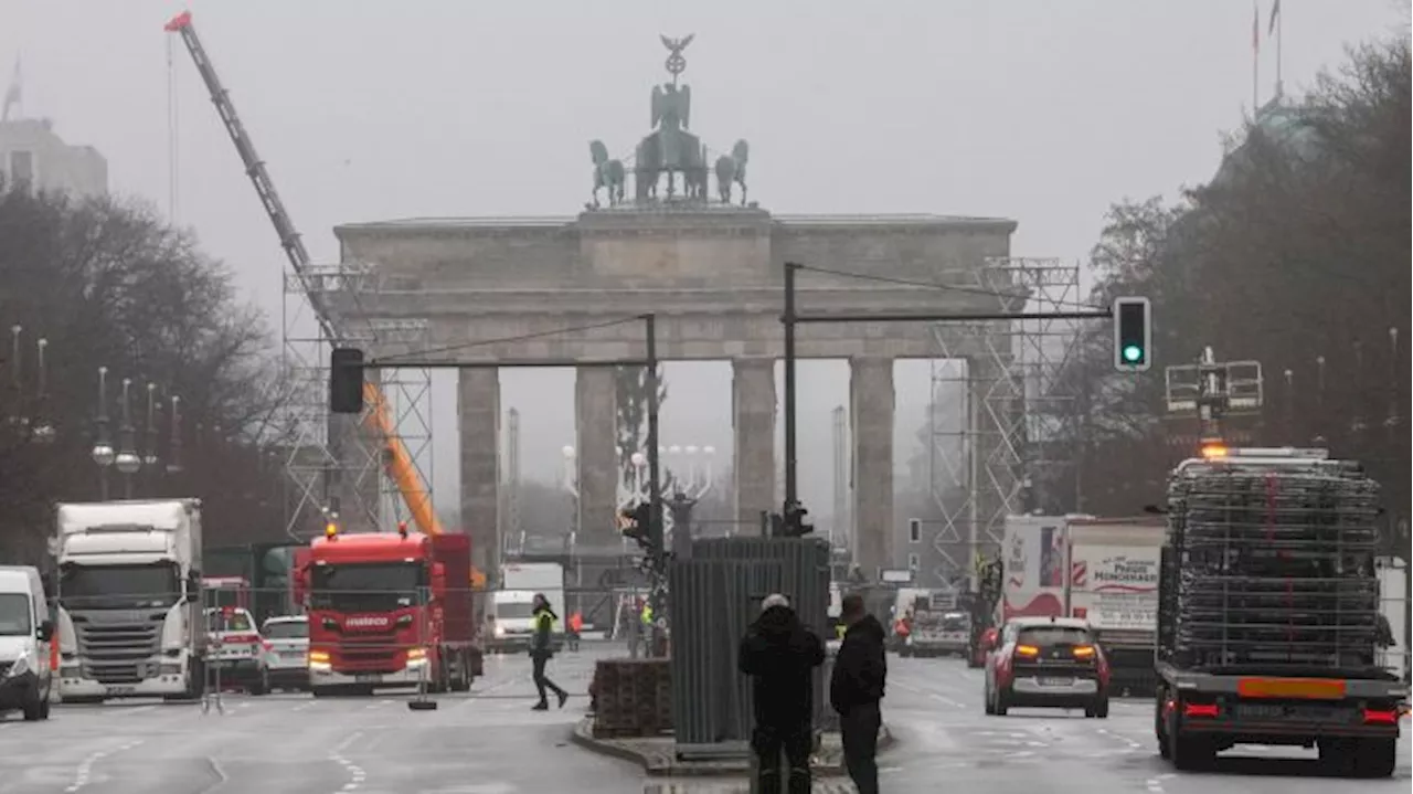 Brandenburger Tor bereitet sich auf Silvesterparty vor