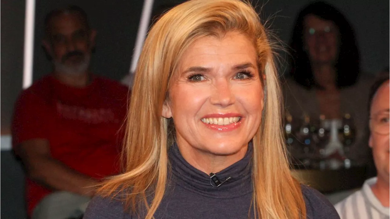 Anke Engelke verkleidet sich im Ausland als Lehrerin oder Museumspädagogin