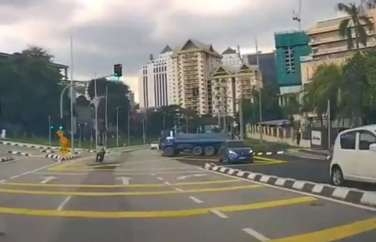 Lorry Rolls into Traffic in Bangsar, Kuala Lumpur