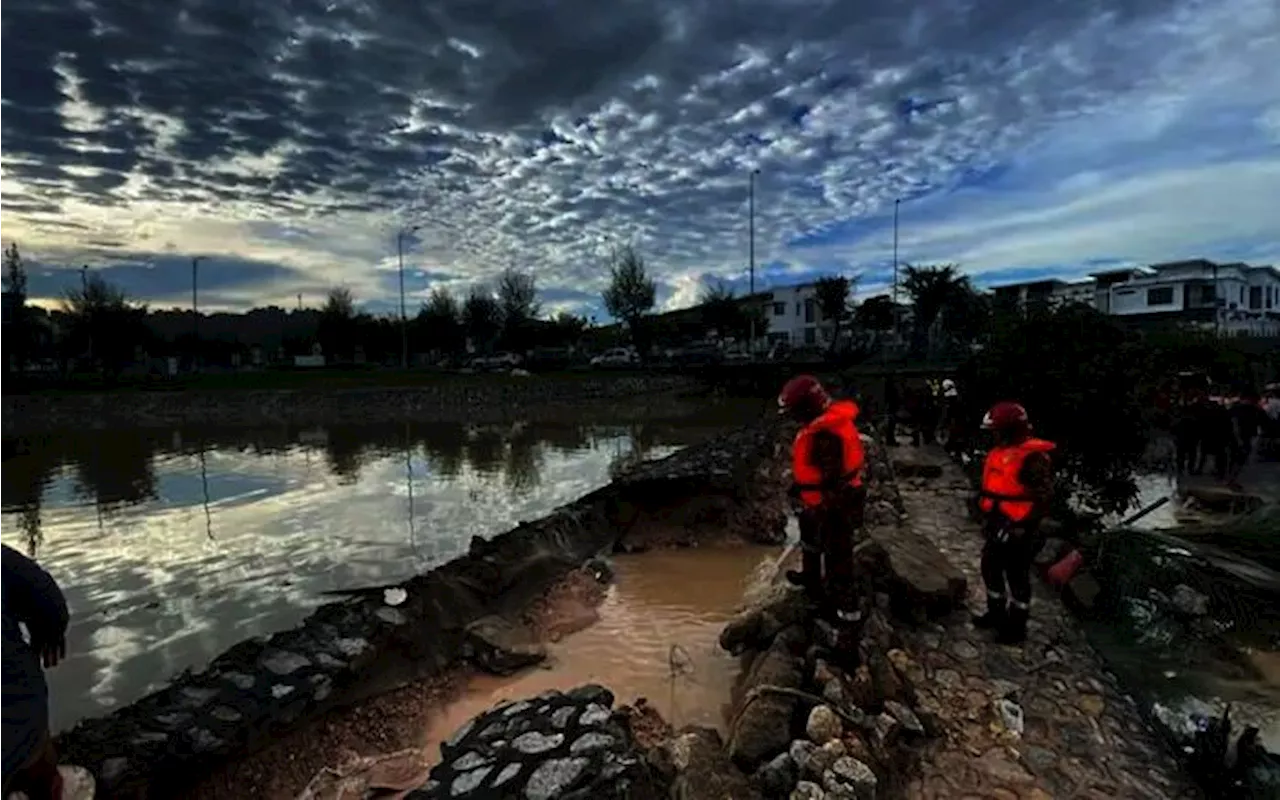 Sri Alam bund collapse: Residents heard deafening sound before rushing water flooded homes