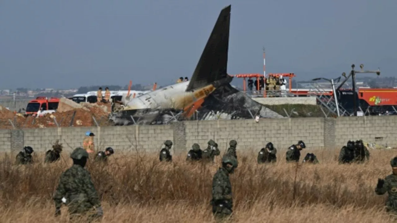 Kaum Hoffnung auf Überlebende: Mindestens 120 Tote bei Flugzeugunglück in Südkorea