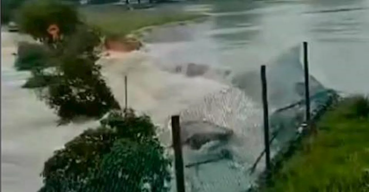 Water Retention Bund Breach Causes Flooding in Saujana Utama, Sungai Buloh