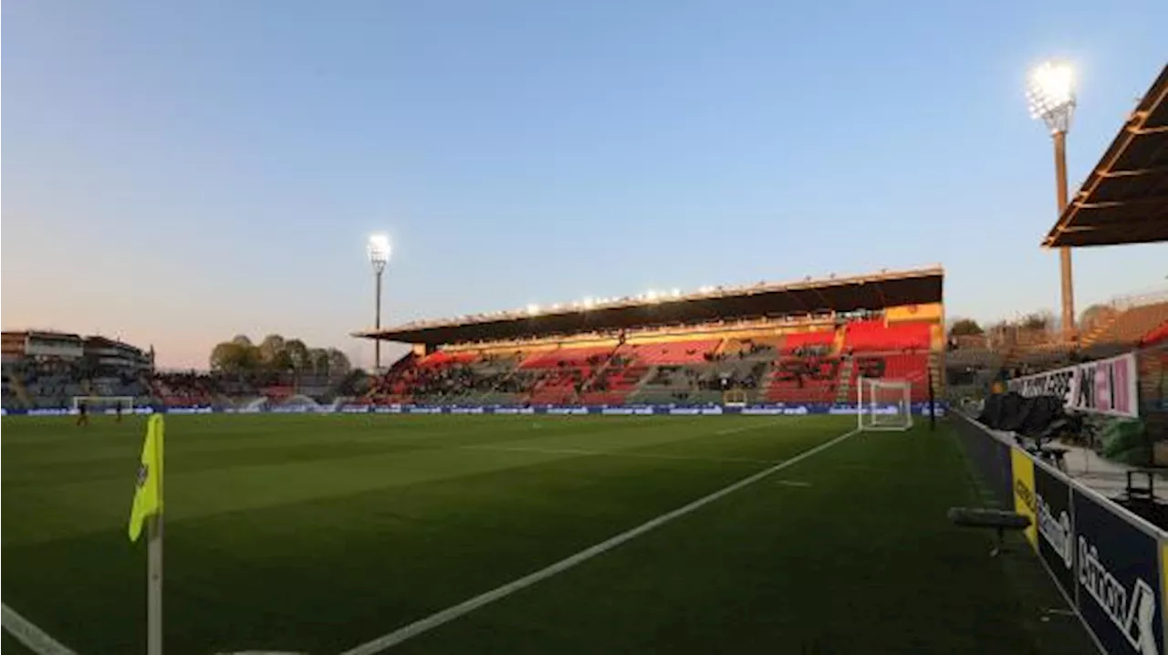 Cremonese-Brescia, scontri tra tifosi fuori dallo Zini prima della partita