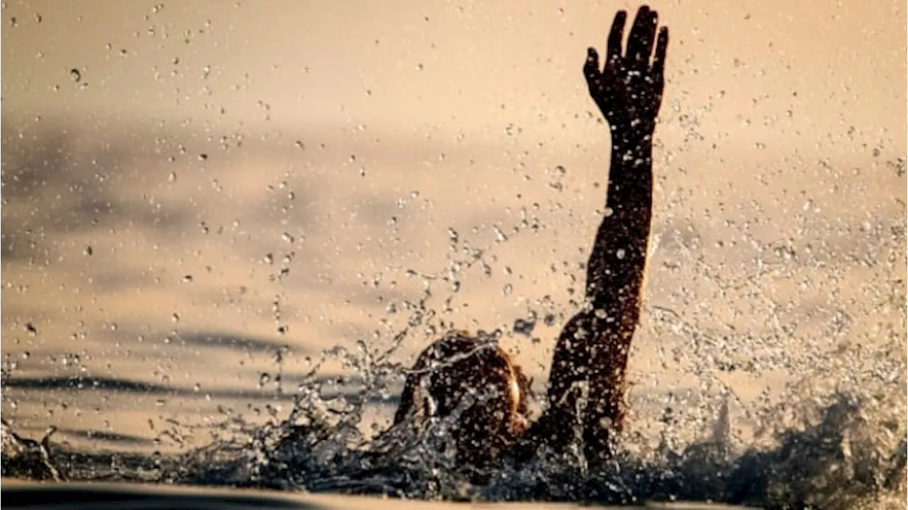 Korban Diterjang Ombak Saat Berenang di Pantai Anyer