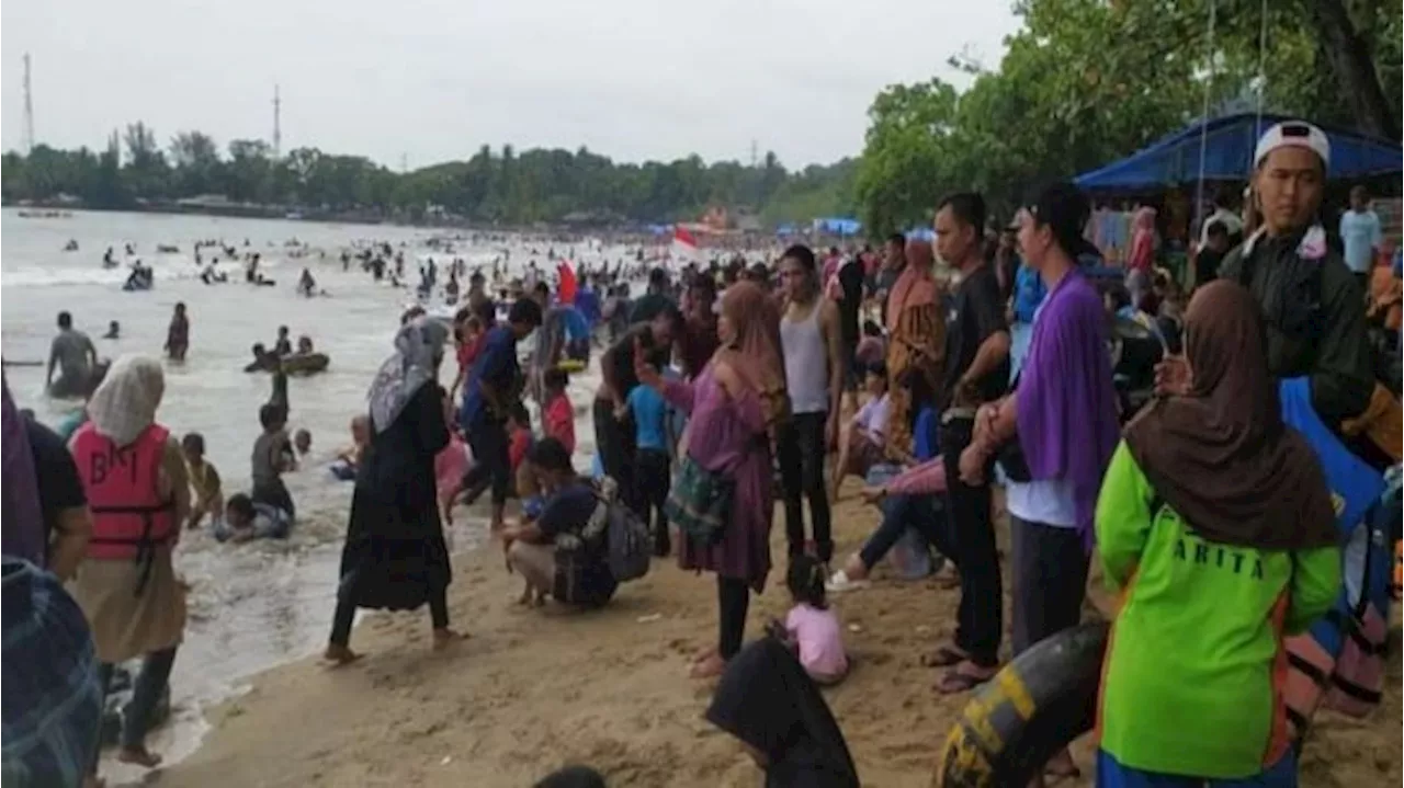 Polisi Siapkan One Way System dan Buka Tutup Arus untuk Antisipasi Kemacetan Wisatawan di Anyer