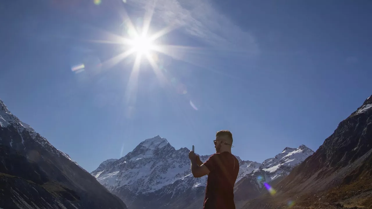 Three climbers from the US and Canada are missing on New Zealand's highest peak