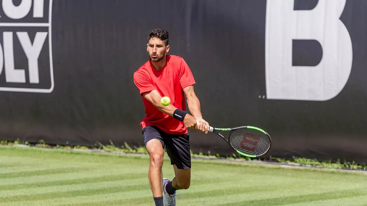 Türk Tennisspieler Altug Celikbilek Wird Mit Hirnblutung Ins Krankenhaus Gebracht