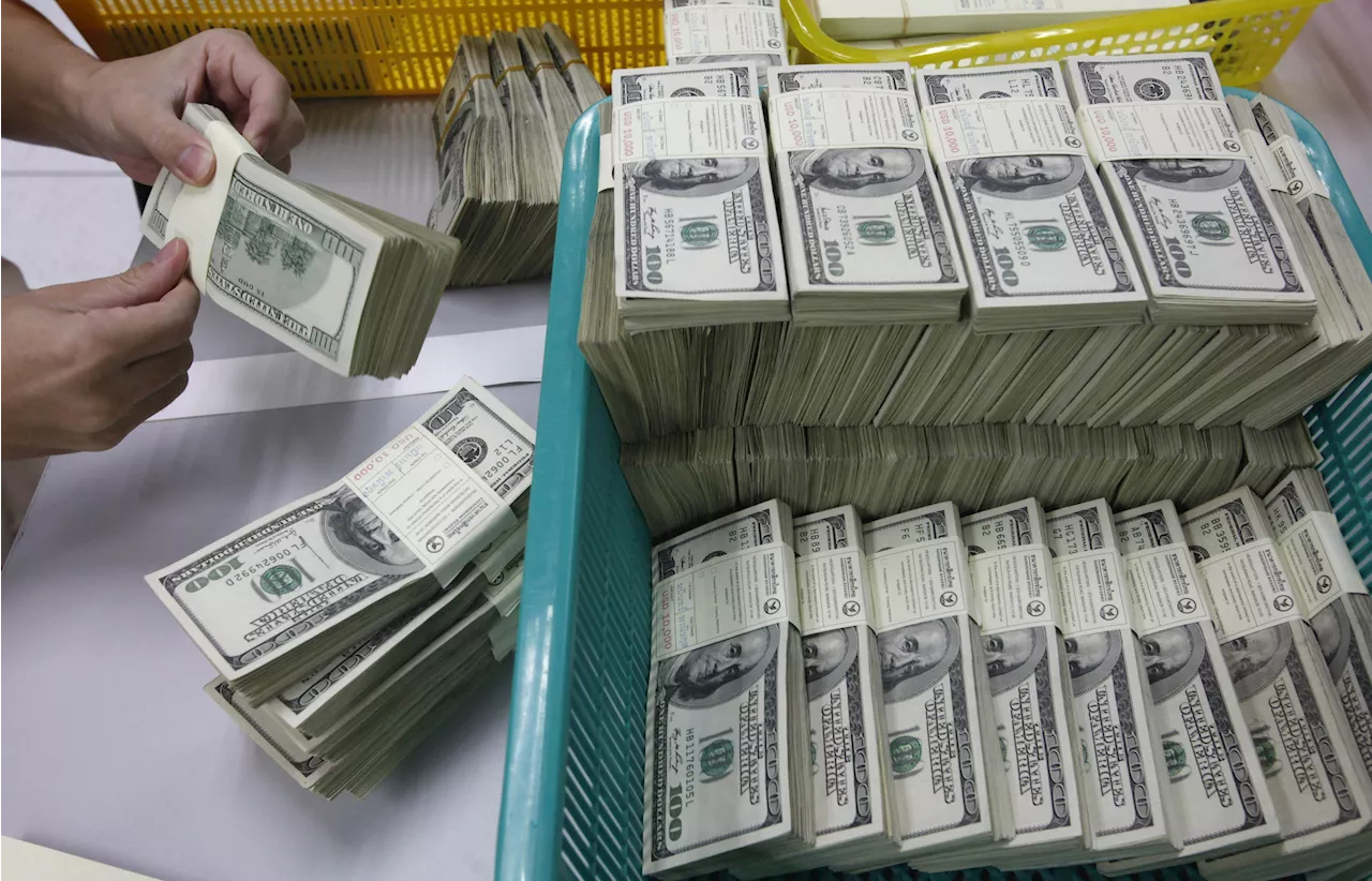 Dólar renova máxima histórica e fecha acima de R$ 6 com temor fiscal; Ibovespa cai
