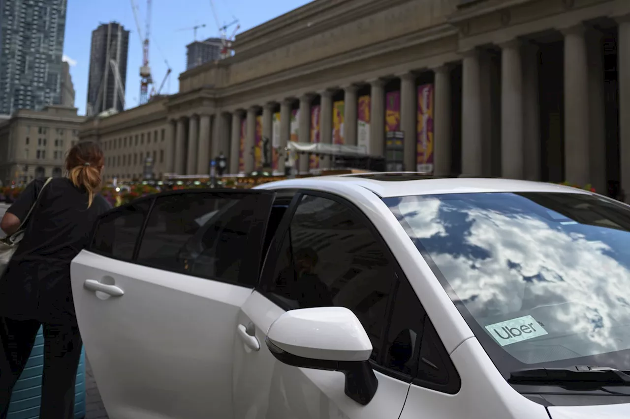 Toronto Rideshare Drivers Earning Below Minimum Wage, Report Finds