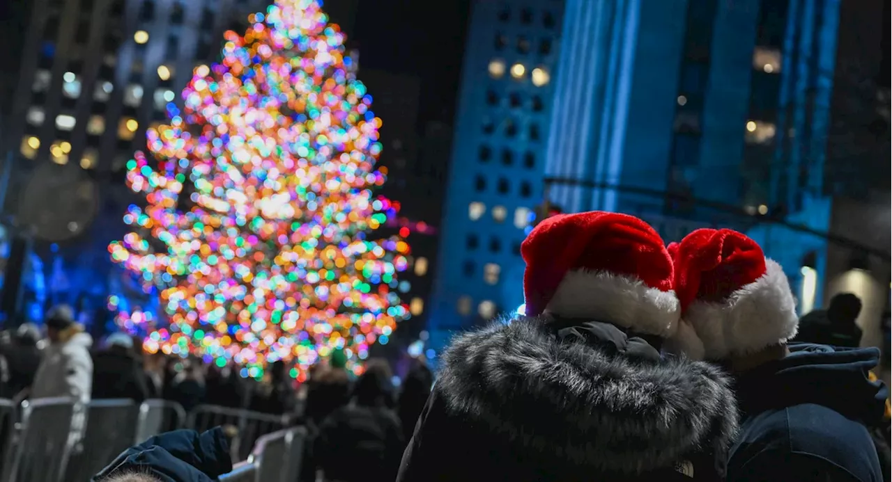 How to use public transportation to see NYC’s best holiday lights without the hassle