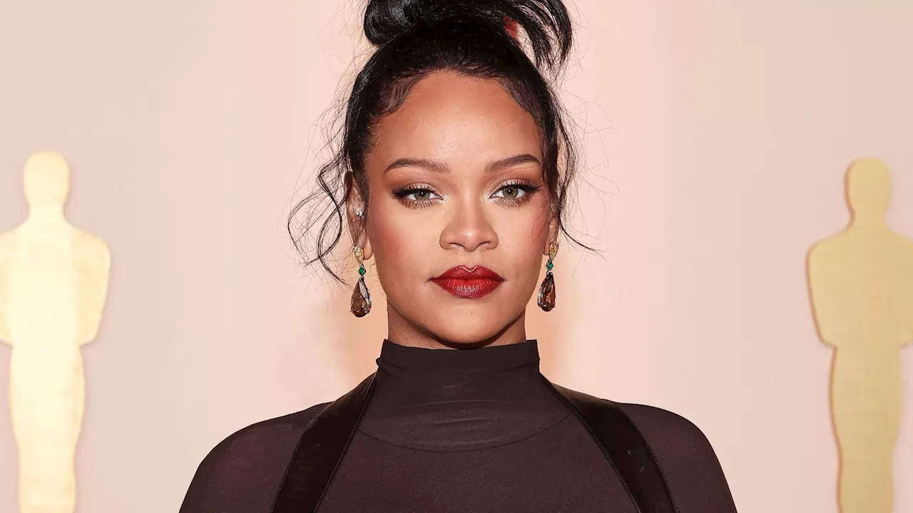 Rihanna Volée la Vedette aux Fashion Awards 2024 avec une Robe Revéléatrice