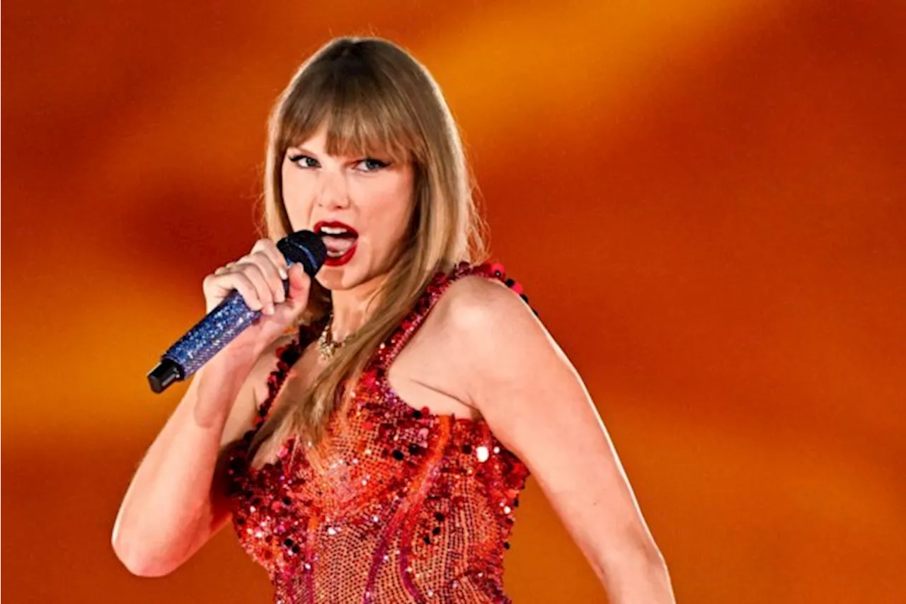 Billboard biedt excuses aan voor video met naakt wassen beeld Taylor Swift