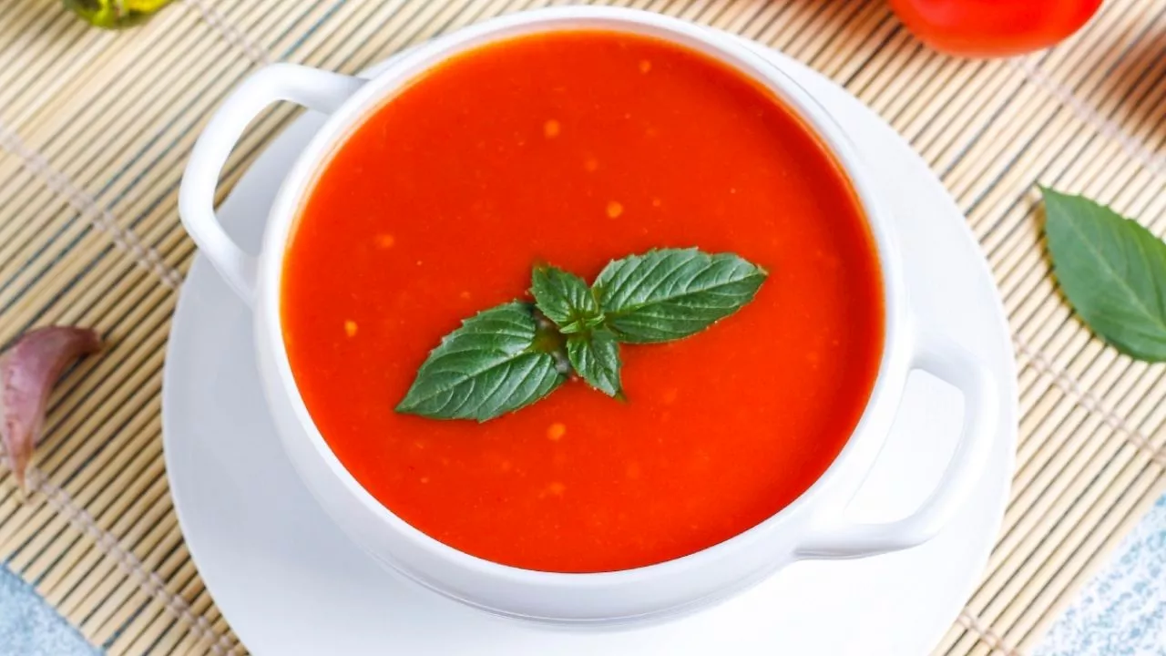 La receta de gazpacho sin pan, un platillo perfecto para los invitados a la cena de Navidad que no comen gluten