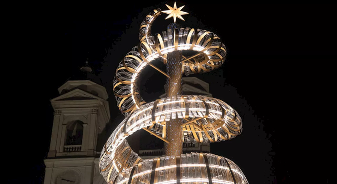 Albero di Natale a Piazza di Spagna, l'accensione e le luminarie in via Condotti