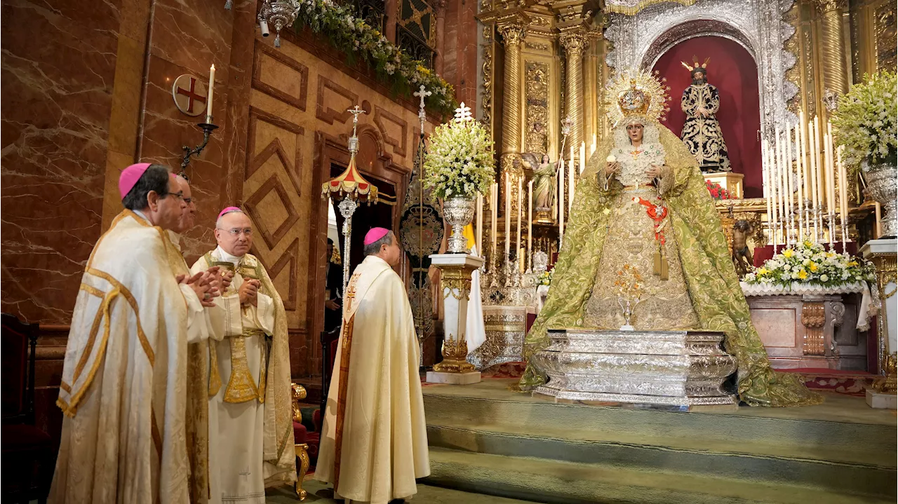 La Virgen de la Esperanza de la Macarena recibe la Rosa de Oro del Vaticano