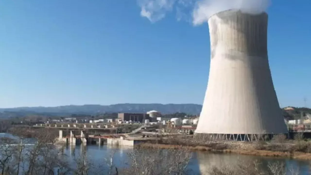 España corre riesgo de apagones en 2030 por el cierre nuclear, el incierto futuro de los ciclos y el complejo objetivo renovable