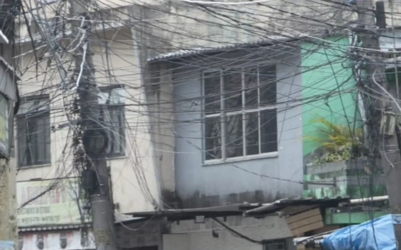 Fotos: moradores do Complexo da Penha vivem manhã tensa com operação