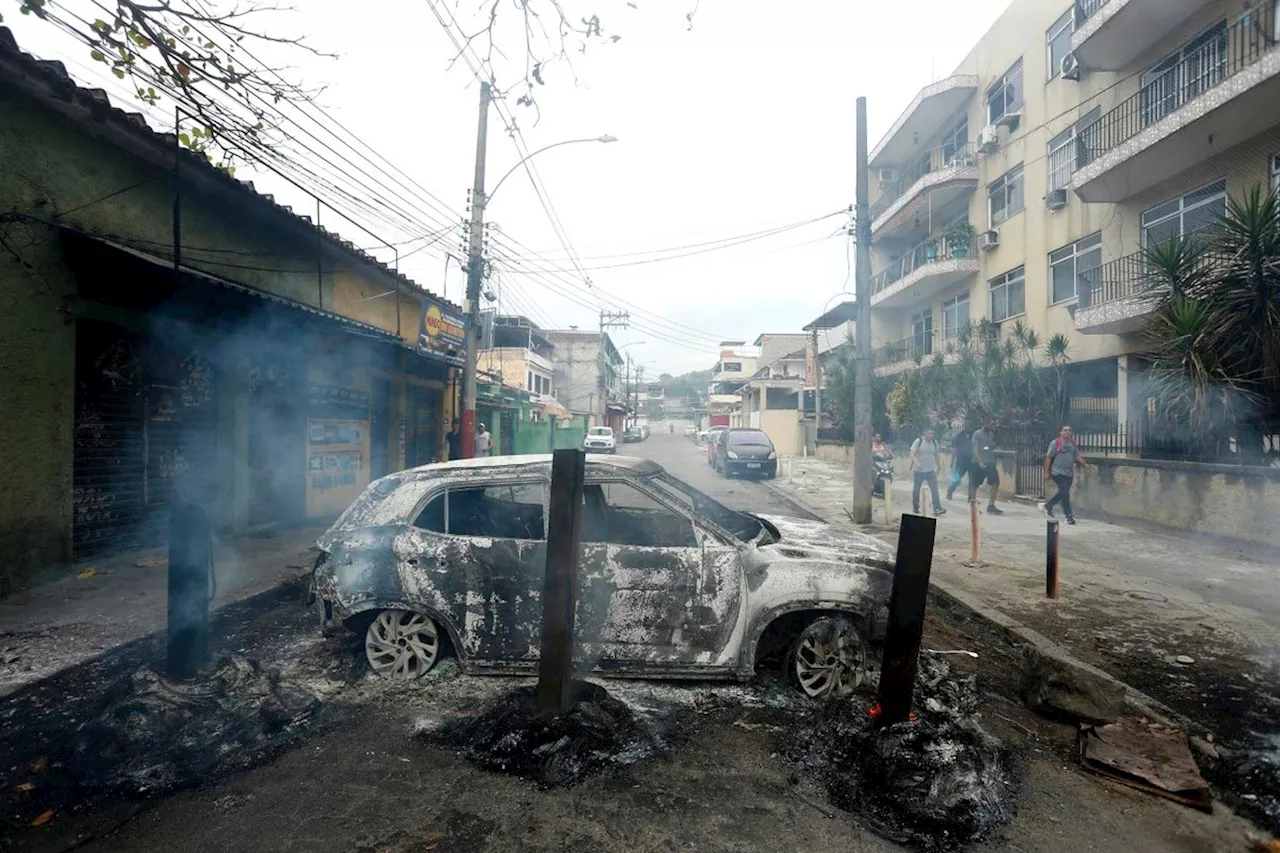 Operação da Polícia Civil no Complexo da Penha deixa quatro feridos e fecha estações do BRT e clínicas da família