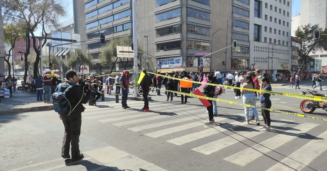 Bloqueo en la Ciudad de México por el cierre de la Plaza Izazaga 89