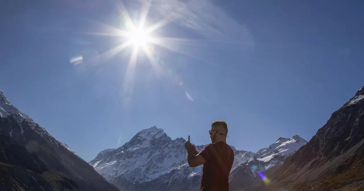 Three mountain climbers from the U.S. and Canada missing on New Zealand's highest peak