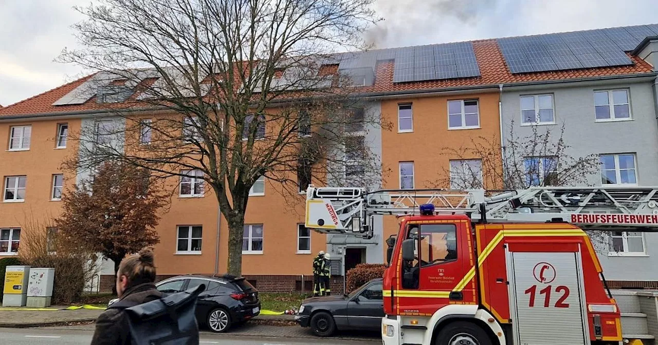 Ein Schwerverletzter bei Brand in Bielefelder Mehrfamilienhaus